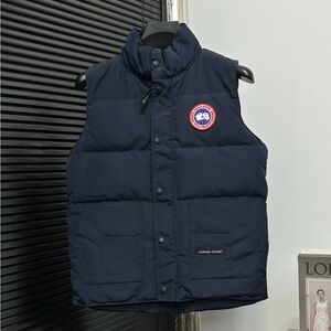 Canada Goose Men's Navy Blue Vest 100% authentic message for receipt